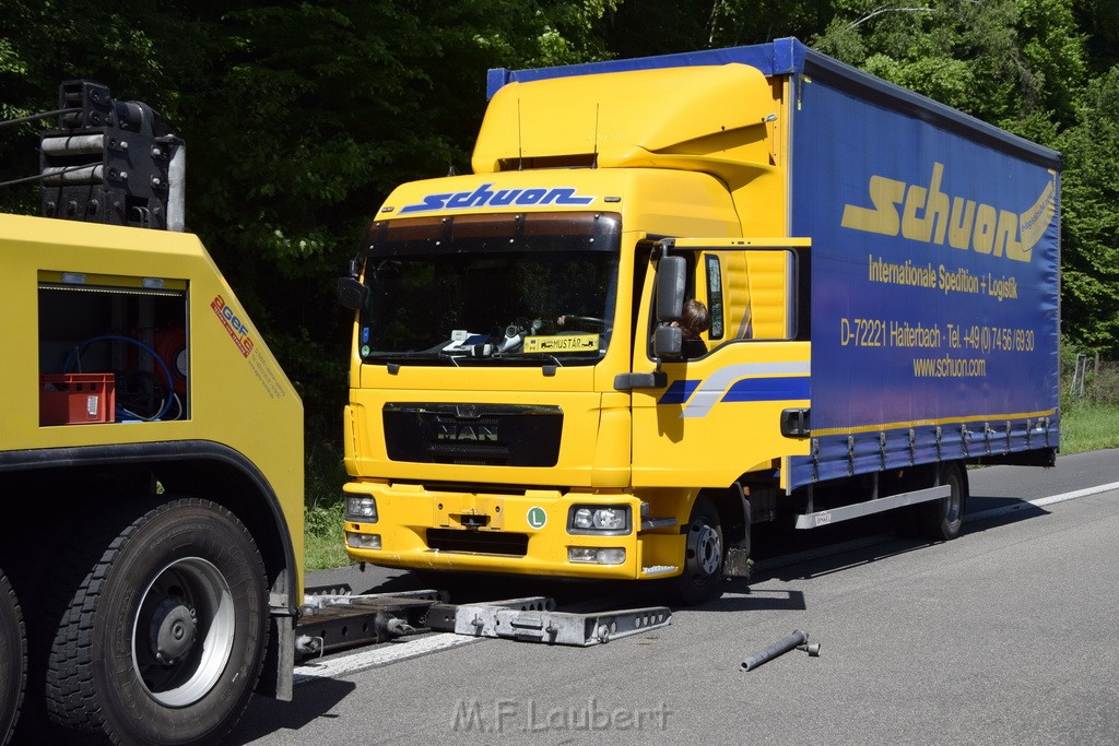 LKW in Boeschung A 3 Rich Frankfurt Hoehe Roesrath Lohmar P240.JPG - Miklos Laubert